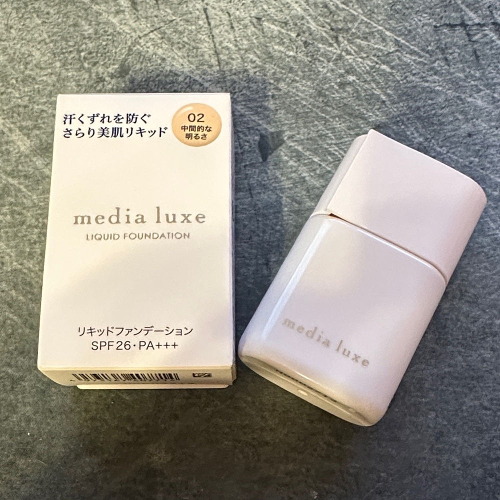 Kanebo Media Luxe Liquid Foundation 02